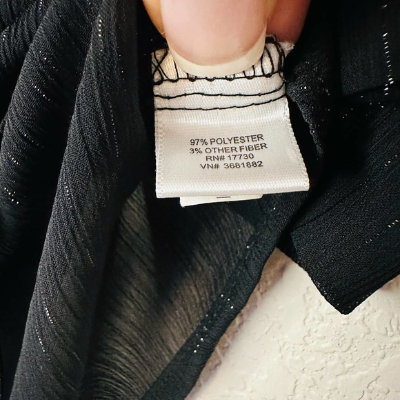 Mossimo Women's Black Short Sleeve Button Front Blouse Medium - Picture 3 of 4